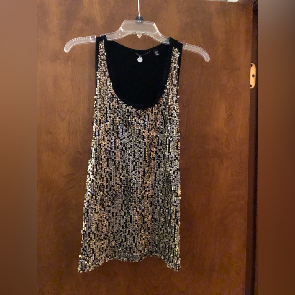 Buckle BKE boutique gold sequin top. Size M. NWOT - Picture 3 of 12